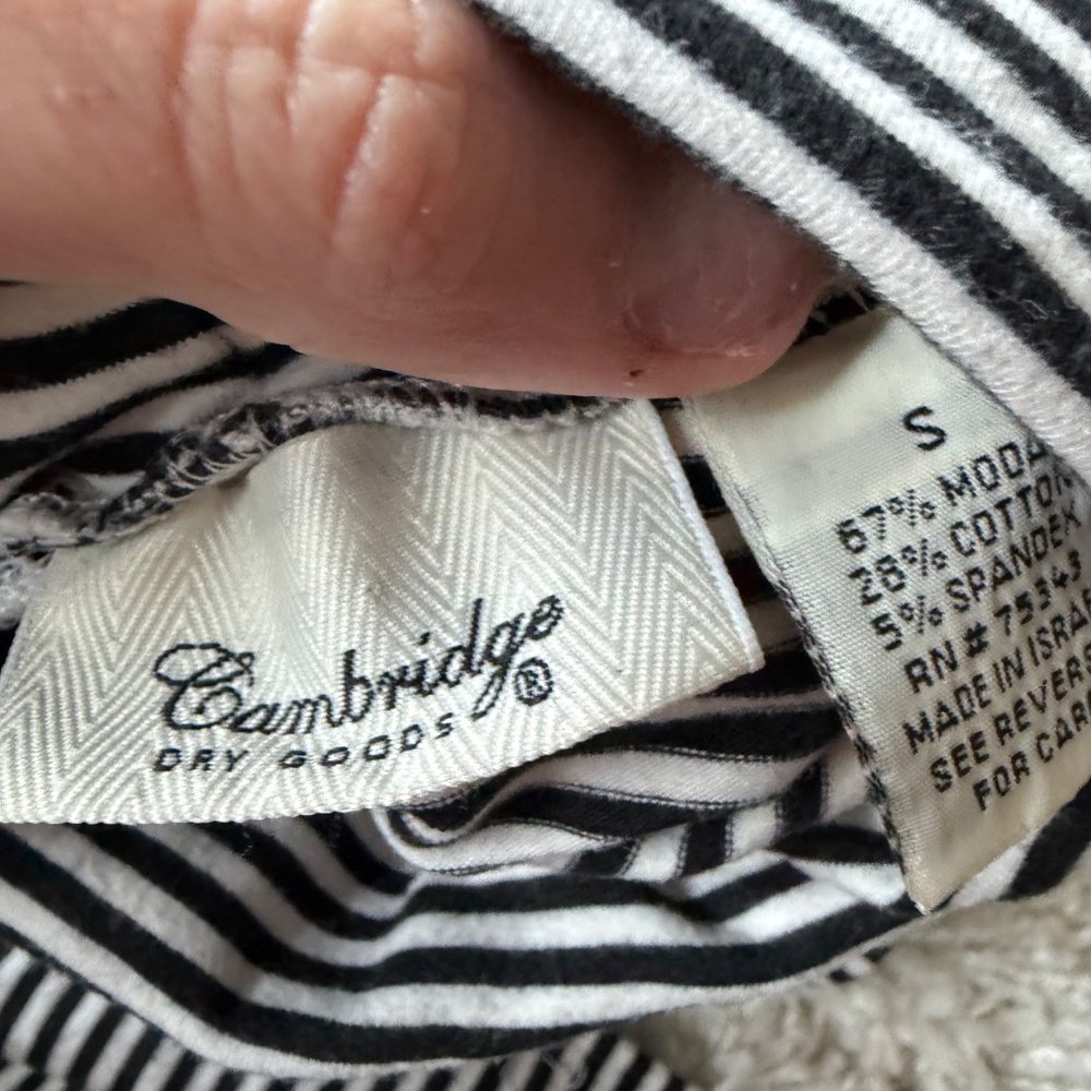 Chic striped long Cambridge Dry Goods Black and White Striped turtleneck Long Sl - Picture 6 of 7